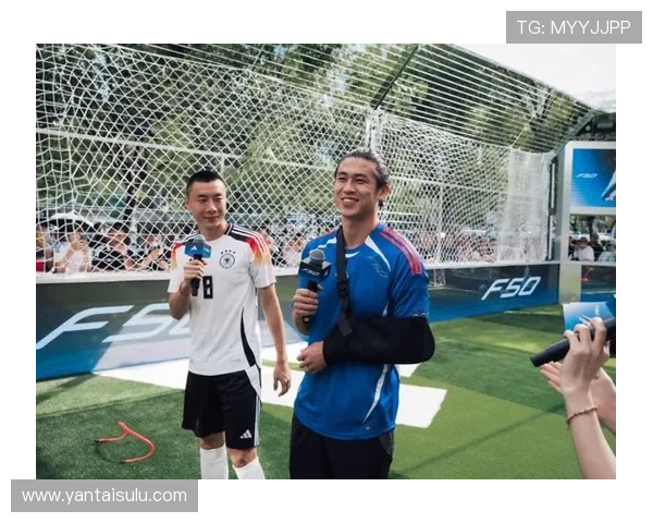 足球明星街头炫技视频引发热议球迷疯狂点赞与讨论