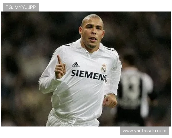 足球巨星C罗精彩庆祝瞬间回顾展现激情与荣耀的完美结合