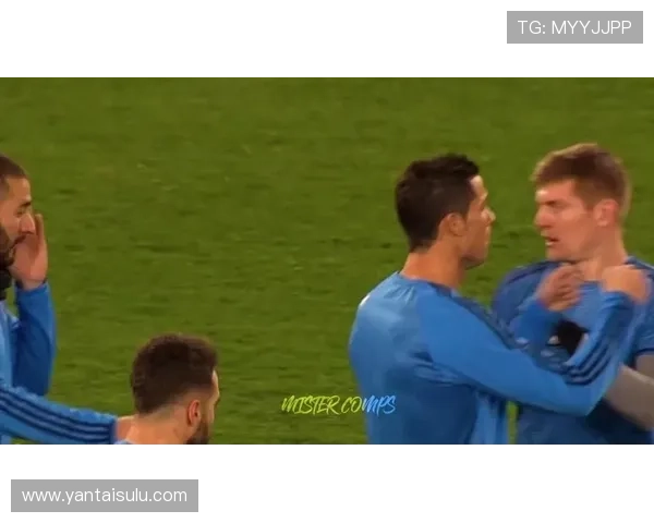 与足球明星亲密合影的美好瞬间分享与回忆